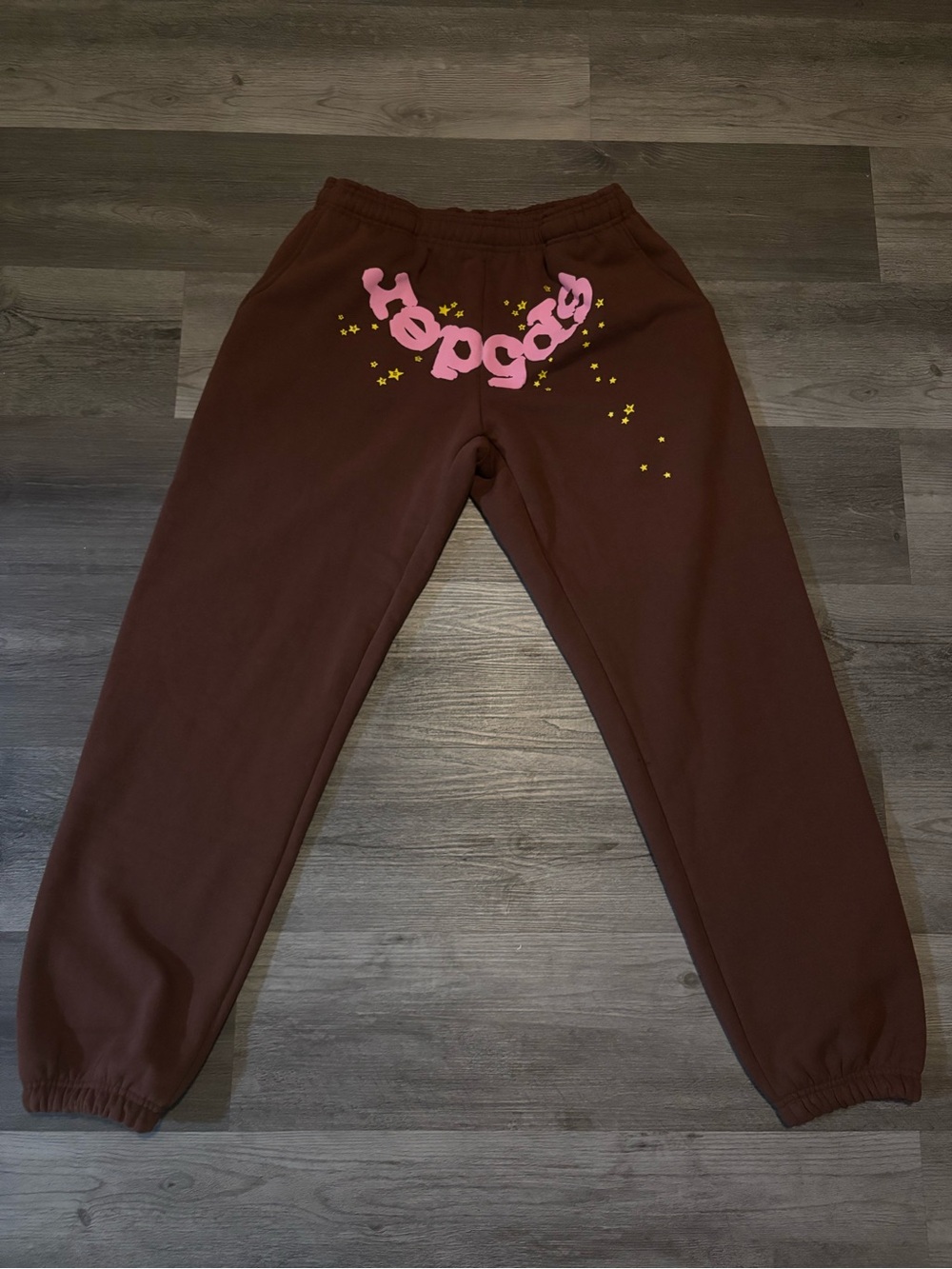 Sp5der Brown Sweatpants with Pink Graphic and Star Accents
